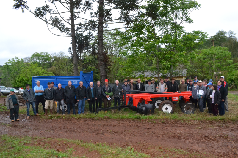 Andres entrega equipamentos agrícolas para a ASPLODA